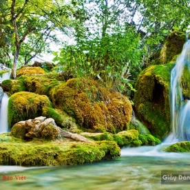 Wall paintings of waterfall W129