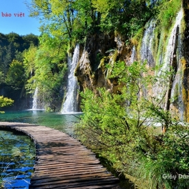 Wall paintings of waterfall W131