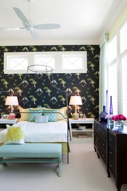 Phòng ngủ trang trí giấy dán tường tạo nên không gian đẹp mắt